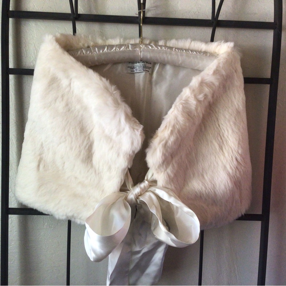 Vintage Rabbit Fur Shawl Collar Capelet with Satin Ribbon
